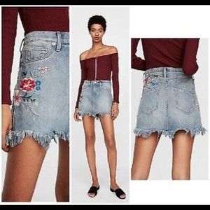 Express Embroidered Floral Denim Frayed Raw Hem Mini Skirt Light Wash Size 0